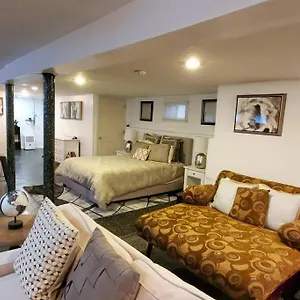 Cozy Studio; Lower Level Unit Apartment New York