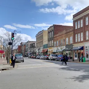 https://broughton-retreat.top-hotels-in-savannah.com